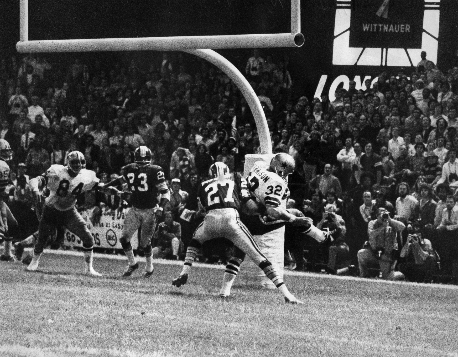 Ken Houston's tackle of Walt Garrison at the 1-yard line in the final seconds sealed a 14-7 Redskins win over the Cowboys in 1973.